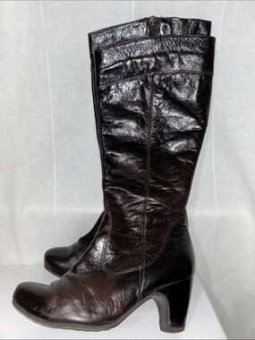 Women's Below-the-Knee Leather Boots in Dark Brown